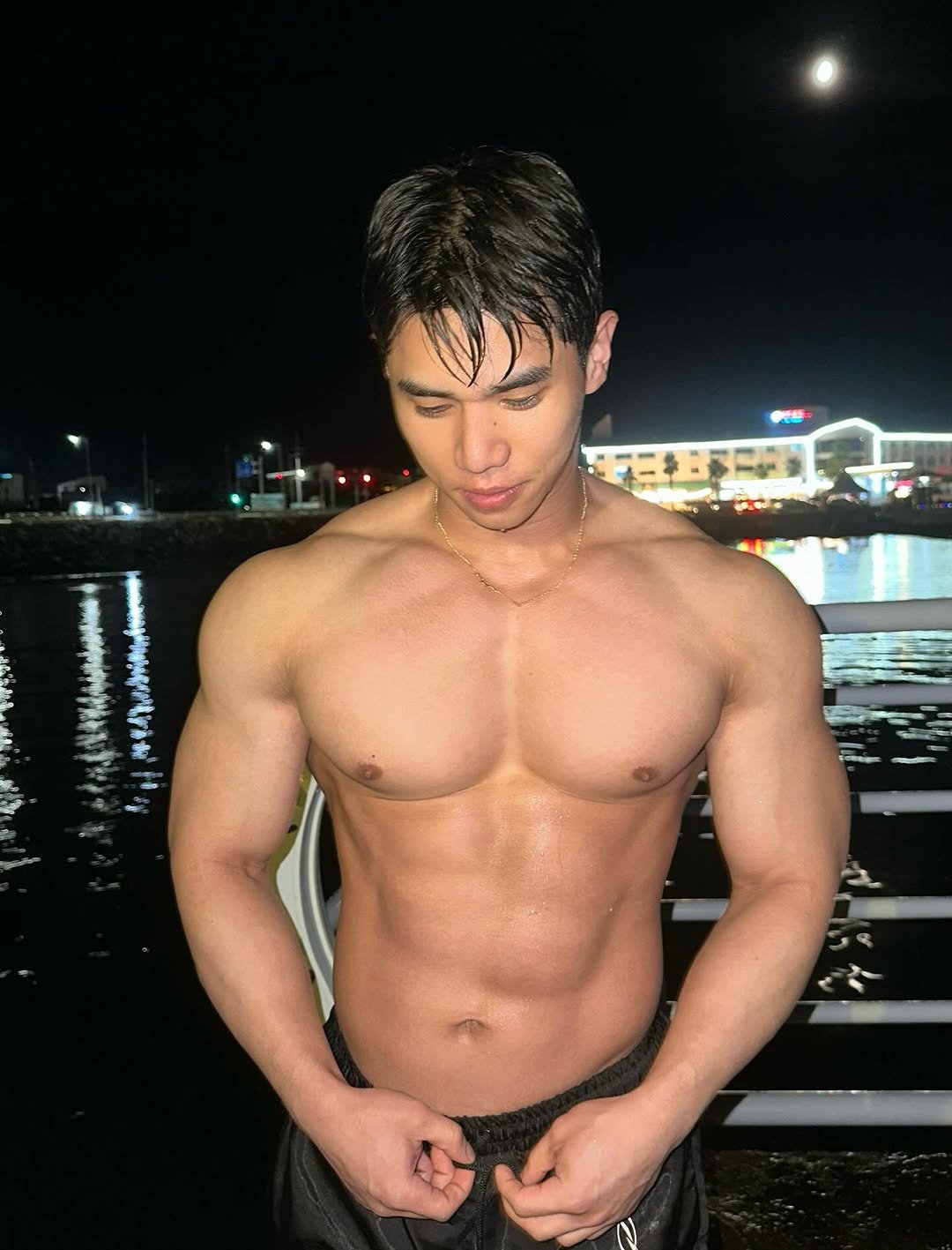 Photo by 밥토리 on August 31, 2025. May be an image of 1 person, biceps, body building and text.