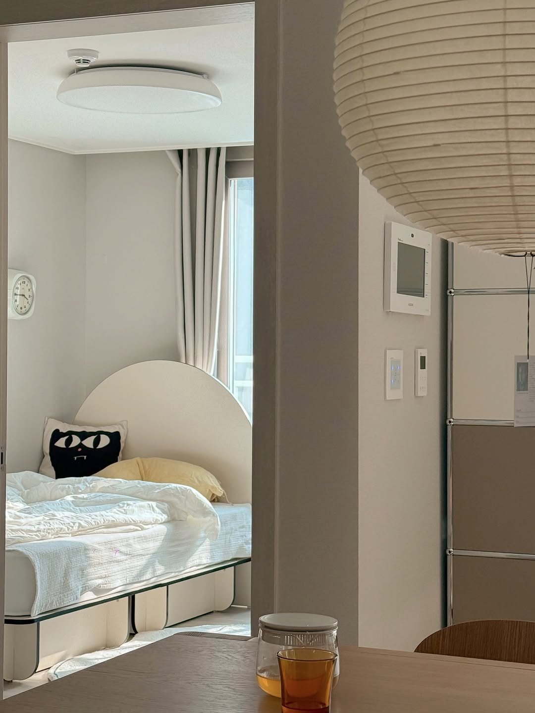 Photo by 또또야 | 취향이 담긴 온라인수익화 on February 11, 2026. May be an image of indoors, bedroom and text.