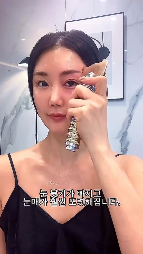 touchbella_ceo 게시물 이미지: 👉미세전류 방짜유기로 
1분 만에 눈 붓기 빼는 법💡

아침에 눈 부으면 진짜 답...
