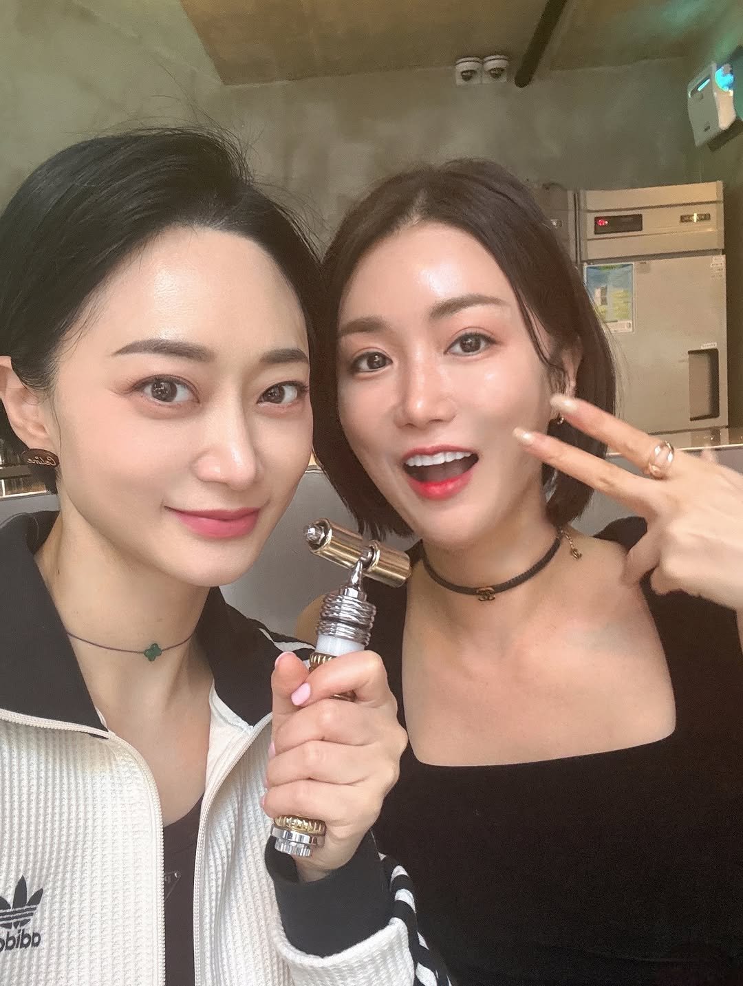 touchbella_ceo 게시물 이미지: 때로는 엉니 같은 소울 메이트💕
만나면 시간 순삭🥲무엇 
언제 어디서든 이건...