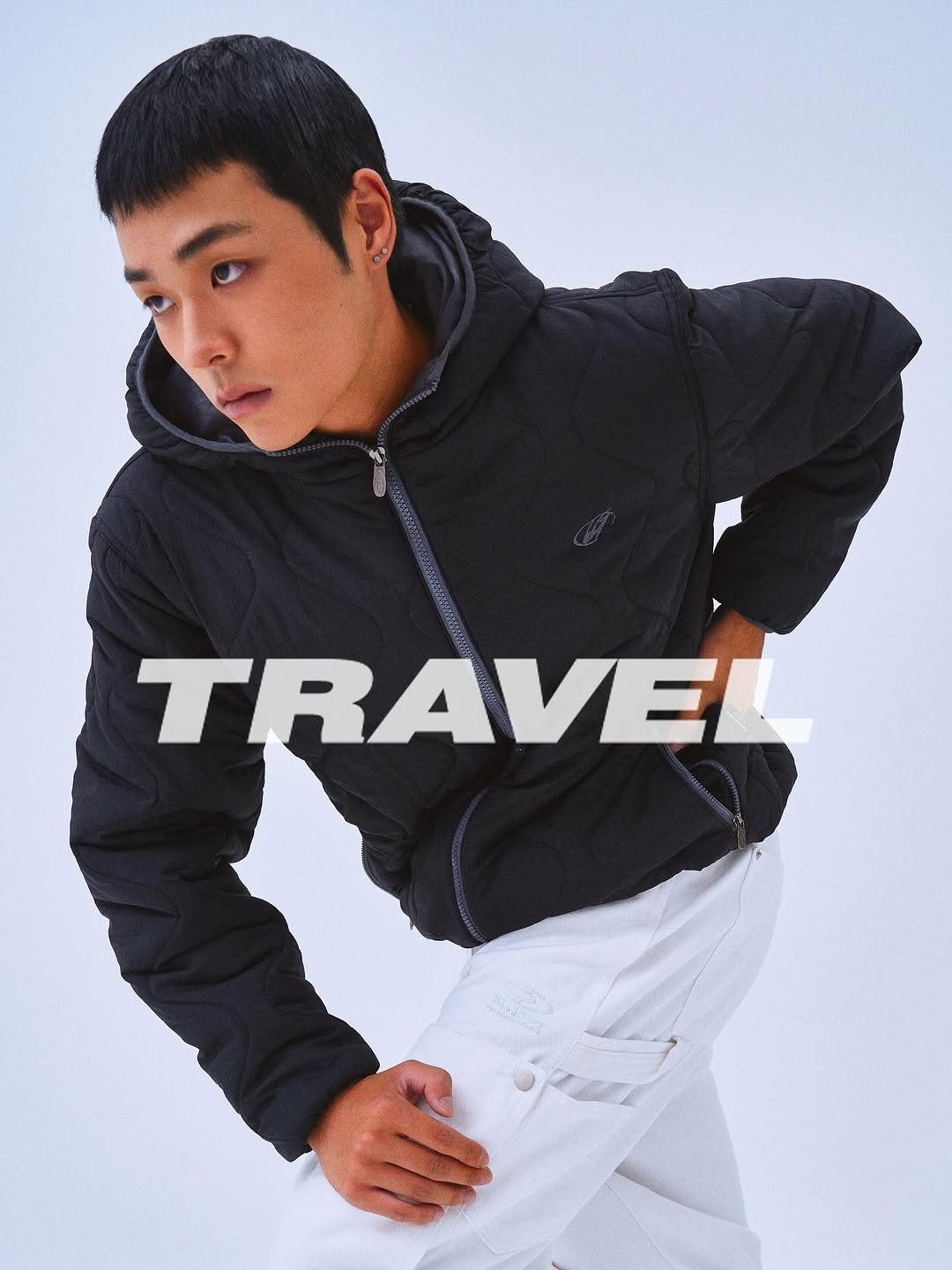 Photo by 트래블 공식 인스타그램 TRAVEL on October 13, 2025. May be an image of goosedown coat, suitcase, fleece, sportswear, jacket, parka and text that says '3 TRAVEI'.