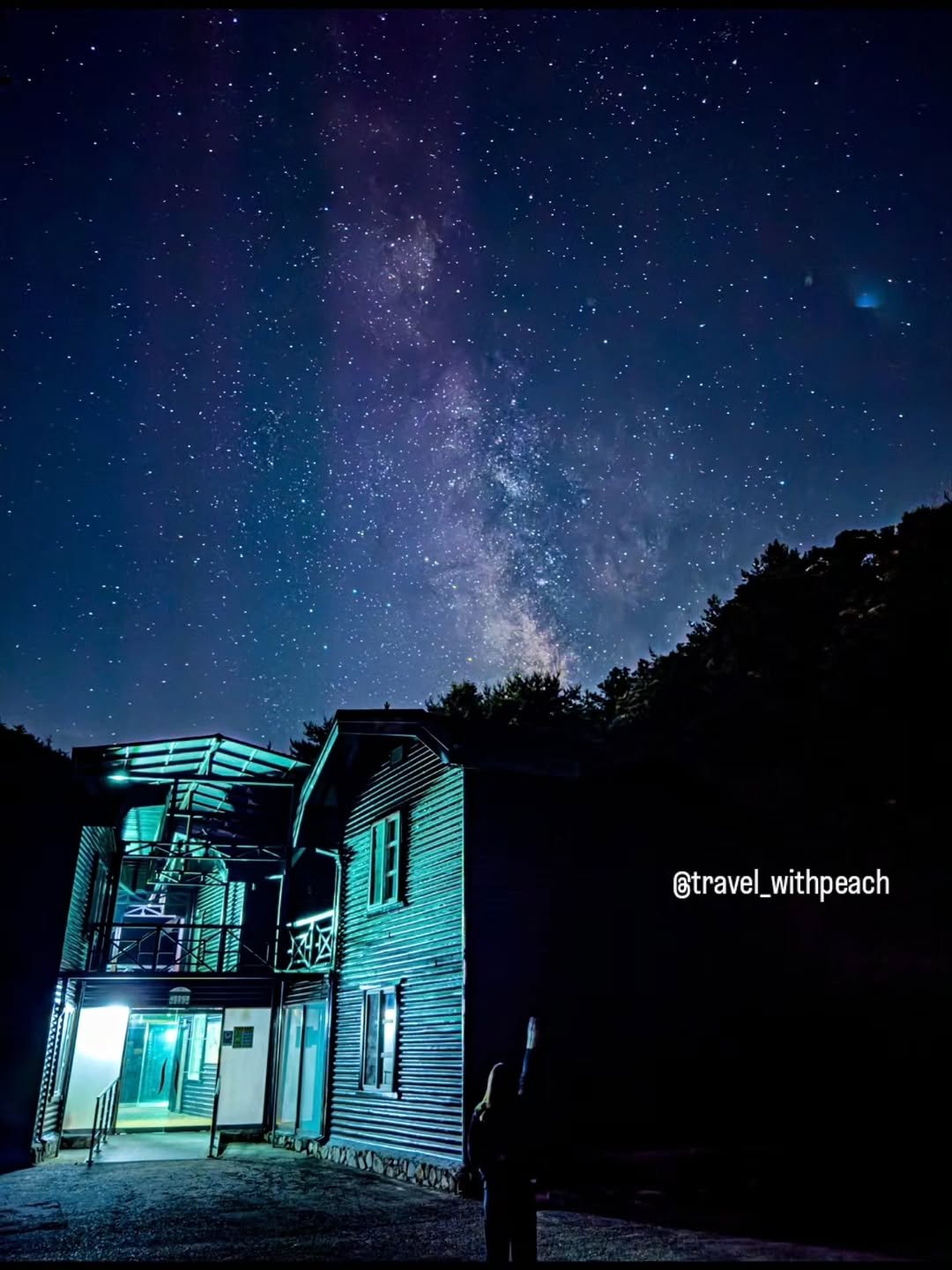 travel_withpeach 게시물 이미지: 평생 간직하고 싶은 사진 한 장. 🌌

경북 팸투어에서 우연히 만난 은하수,
그리고...