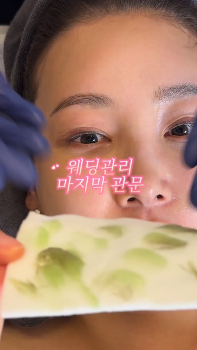 treed_ofcl 게시물 이미지: 여름날이었다? 
날이더우니 나시를 입고 
남친과 데이트를 하는데 

남친이 등을...