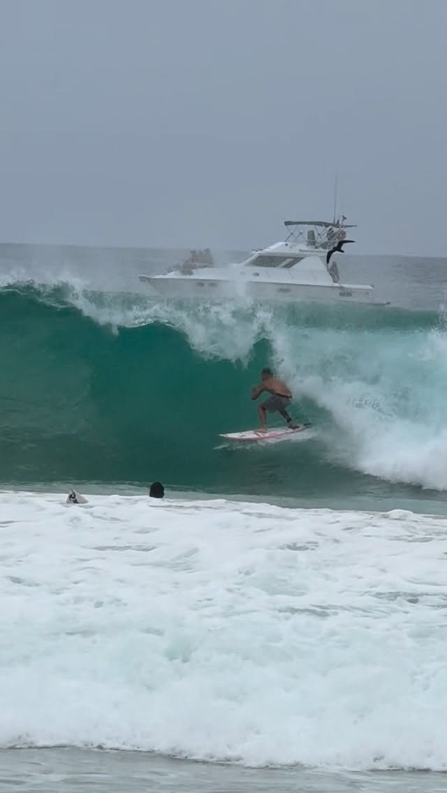 trekomias 게시물 이미지: Não para de dar onda em Noronha!