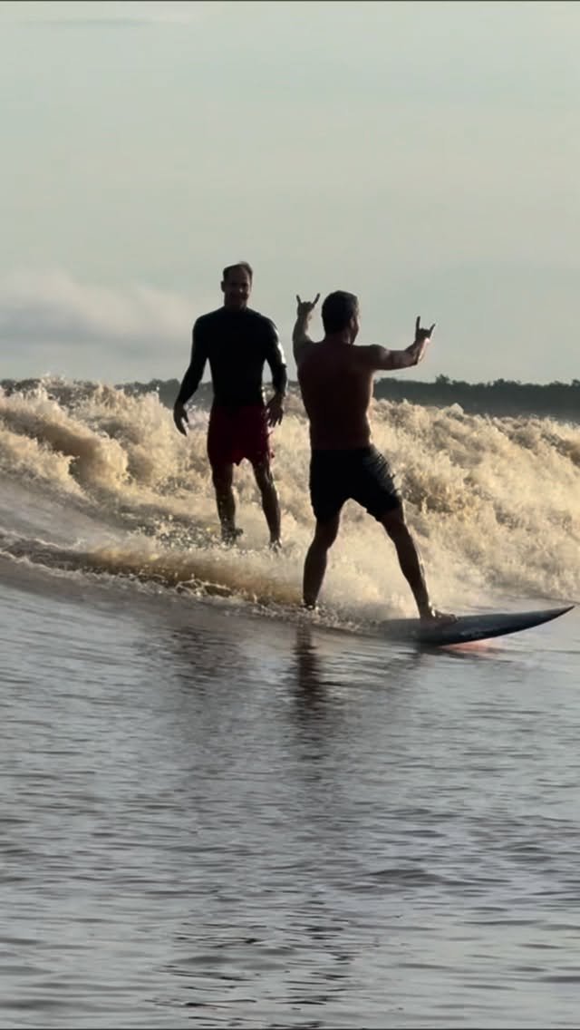 trekomias 게시물 이미지: Dividindo uma onda infinita com @pedroscooby 🎥...