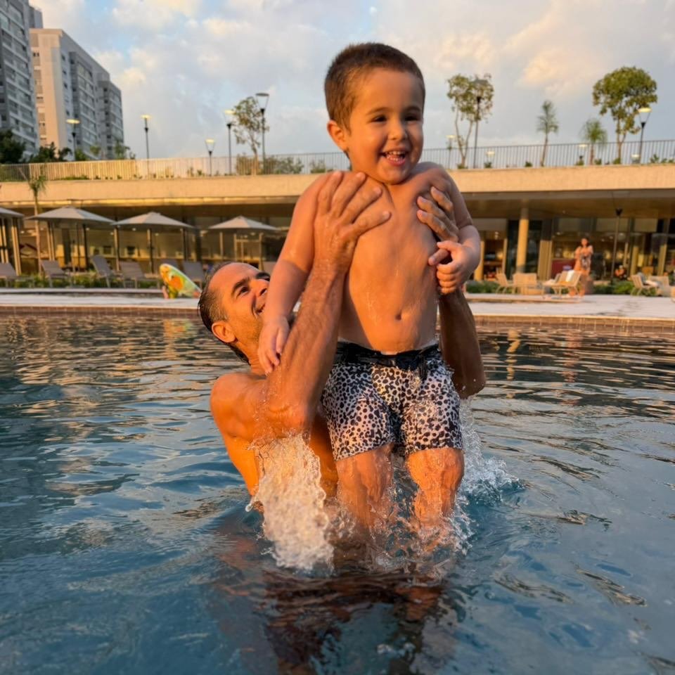 Photo by Marcelo Trekinho on April 25, 2026. May be an image of baby, swimming, pool, outdoors and text.