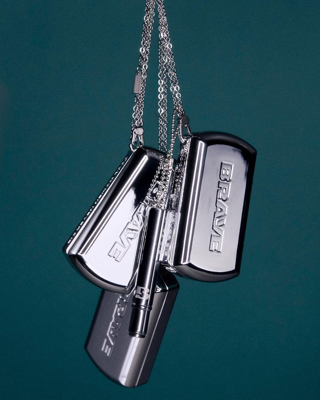 Photo by TRIANGLE-STUDIO on July 08, 2025. May be an image of lighter, microphone, can opener, corkscrew, perfume, clothes hanger, padlock and text.
