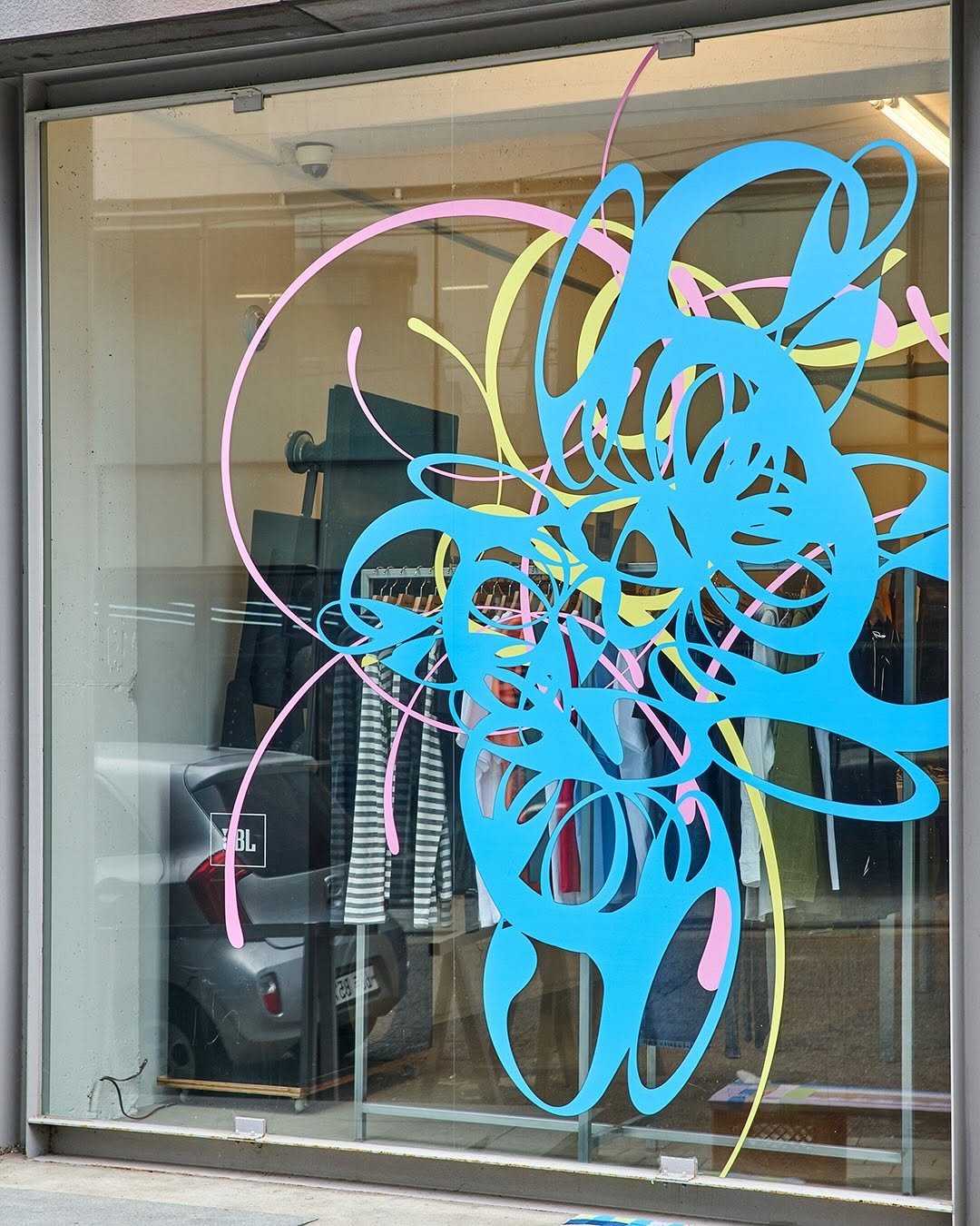 Photo by TRIANGLE-STUDIO on September 05, 2025. May be an image of display case and text that says 'E C BL BL 00'.