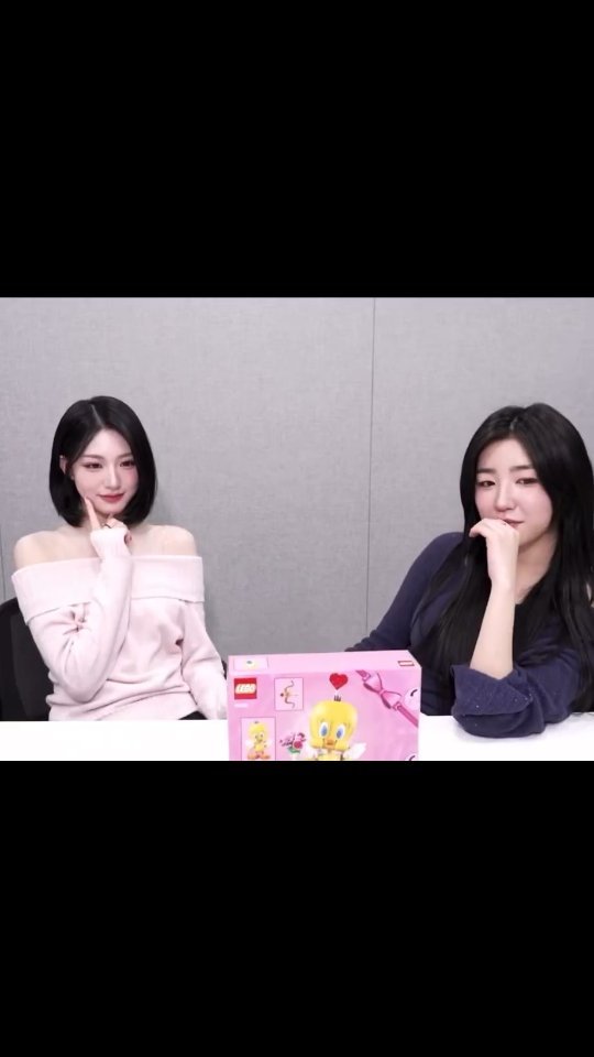 triples_house 게시물 이미지: 🤭❤️‍🩹

250211 SIGNAL LIVE

#tripleS #트리플에스