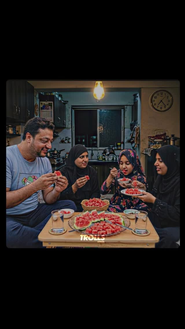 trolls_official 게시물 이미지: What looked like an ordinary dinner night...