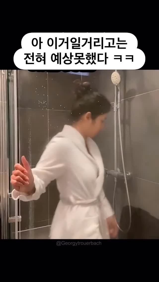 ttok_tv 게시물 이미지: 샤워부스의 그녀~ 예상밖이다 #ㅋㅋㅋ #웃긴짤 #유머 #reels #memes #humor