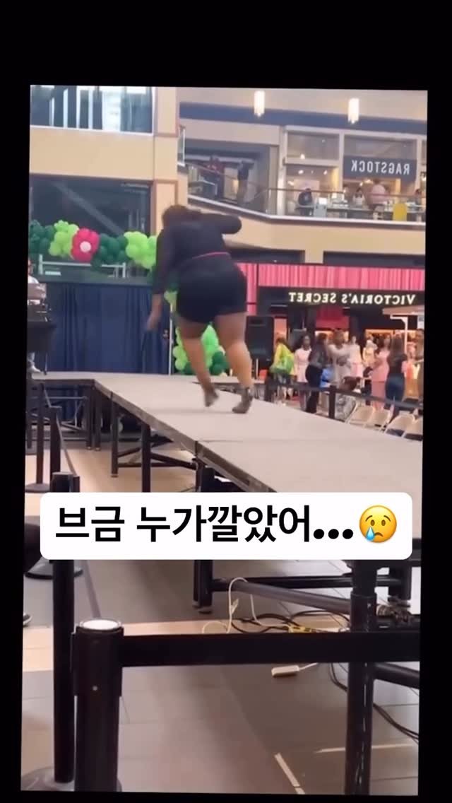 ttok_tv 게시물 이미지: 브금 딱이다 ㅋ 아 #ㅋㅋㅋ #웃긴짤 #유머 #reels #memes #몸개그