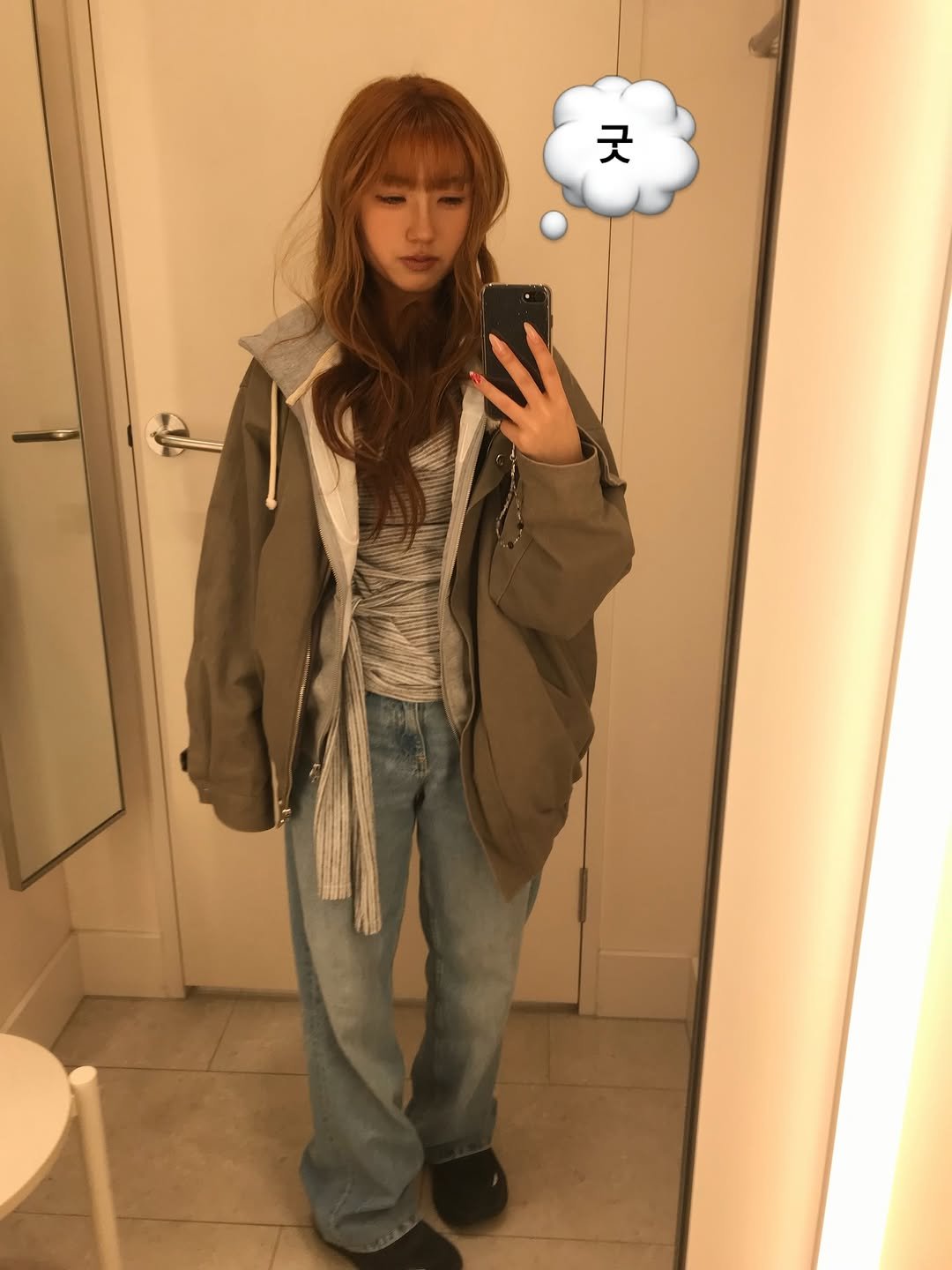 Photo shared by 또킹 👑 | 패션템 추천 | 데일리룩 코디 on March 14, 2026 tagging @hm, and @zara. May be an image of one or more people, hair, duffle coat, goosedown coat, jacket, parka and text that says '굿'.