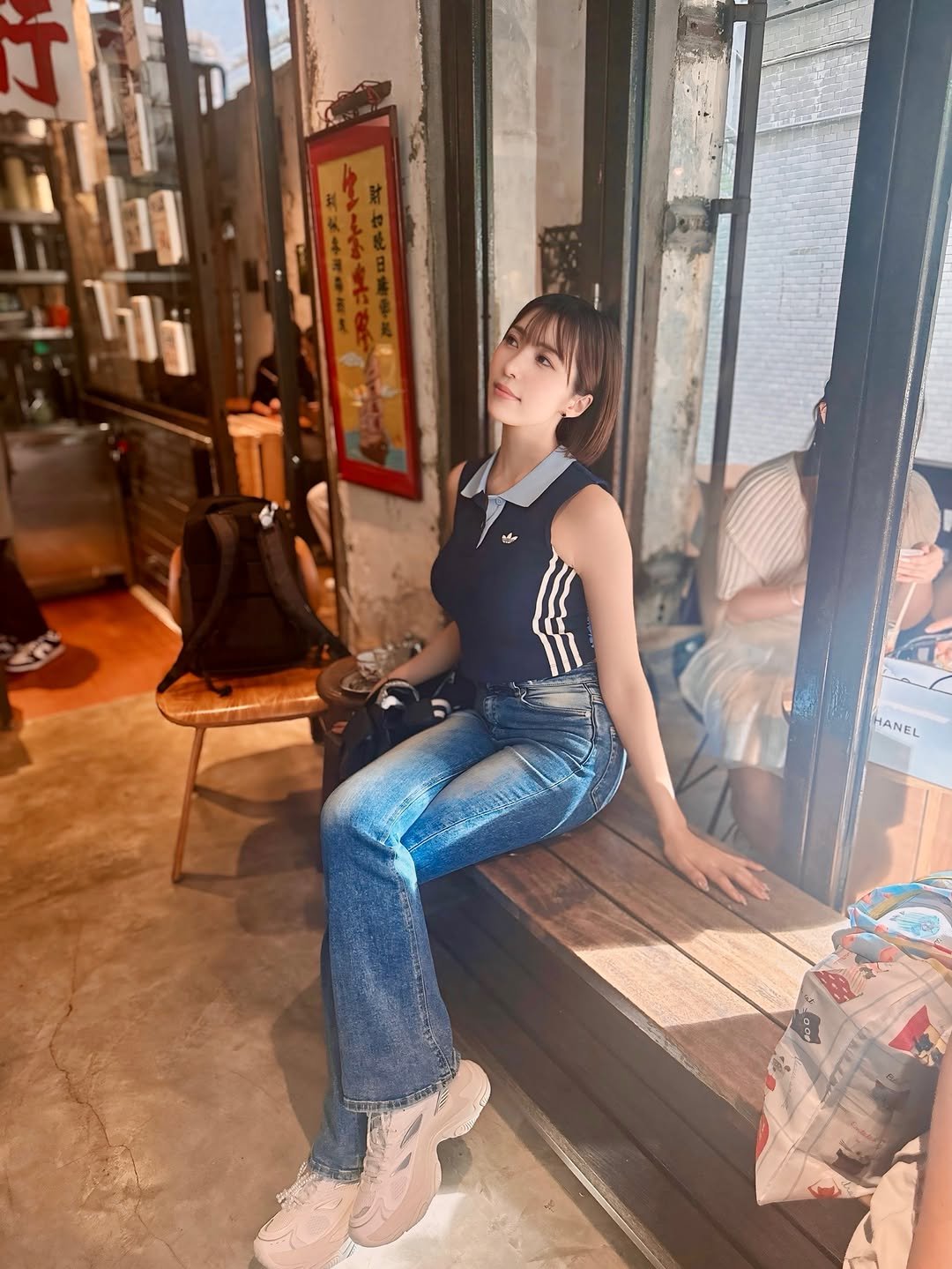 tubasa___mai 게시물 이미지: .
上海でお買い物したお洋服と靴履いて香港へ💗
暑すぎてボロボロになったわたち🤣😂✨
⁡
#つ...