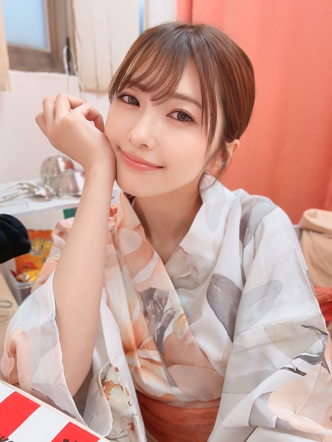 Photo by つばさ 舞❤️‍🔥 on January 02, 2026. May be an image of one or more people, hair, bath robe and text.