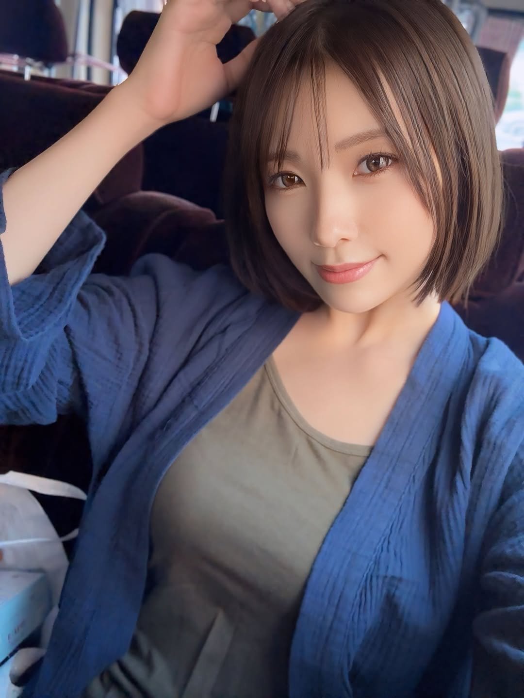 Photo by つばさ 舞❤️‍🔥 on January 07, 2026. May be a selfie of one or more people, hair, bus and text.