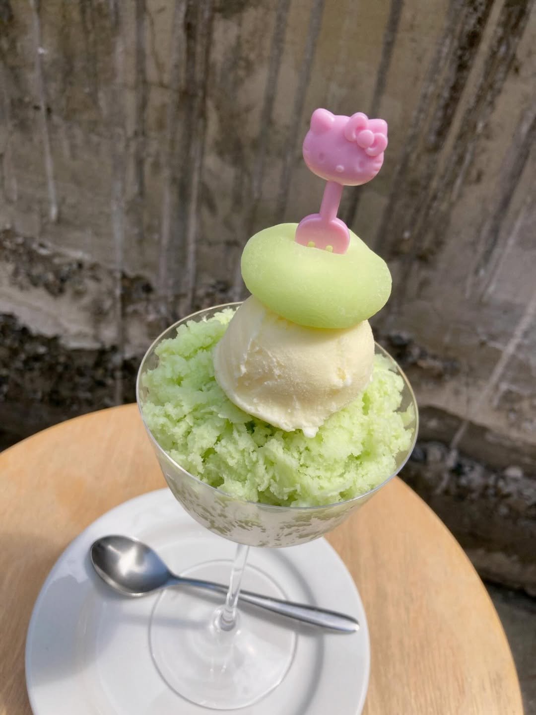tumcoffeehouse 게시물 이미지: 🍈 여름 메뉴 ‘메론 소르베’ 먹는 법 - ! !
 
1. 키티에 찍혀 있는 메론...