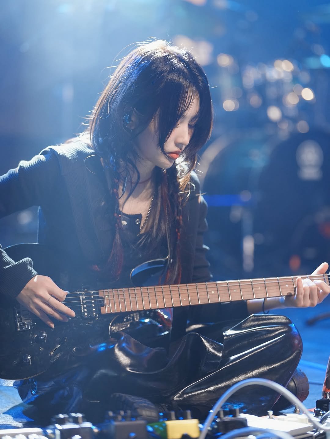 Photo shared by 뚜까패까 on December 05, 2025 tagging @fingerstylish_.