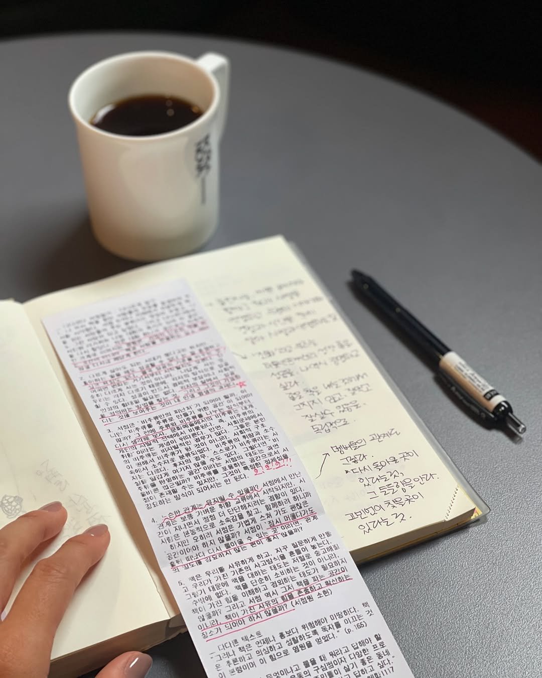 Photo shared by 터틀넥프레스 on May 04, 2025 tagging @shseong.kr, and @differeach. May be an image of studying, diary, pen, book and text.