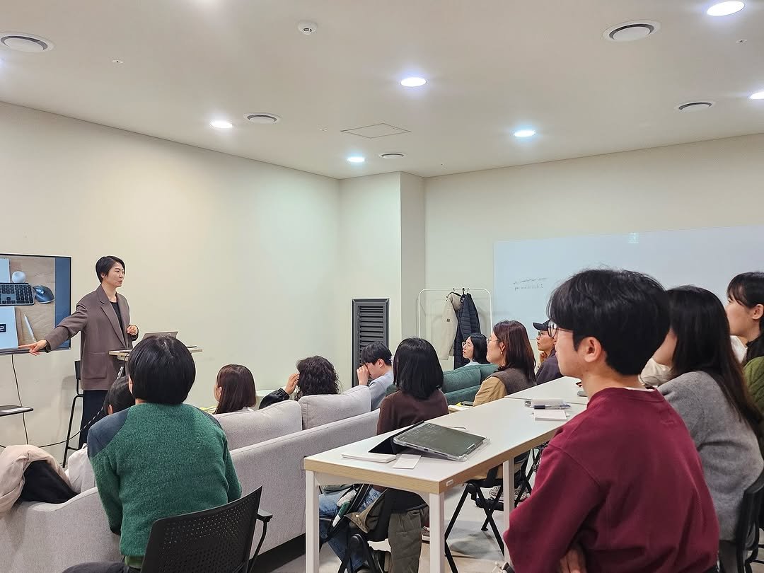 Photo shared by 터틀넥프레스 on May 14, 2025 tagging @localstitch, and @creatortown_seogyo. May be an image of 8 people, people studying and text.