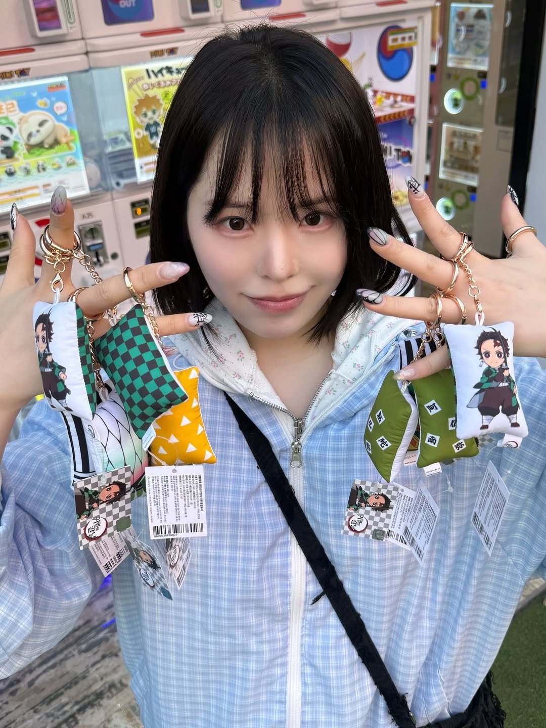 Photo by 두팔짱 on April 06, 2026. May be an image of one or more people, hair and text.