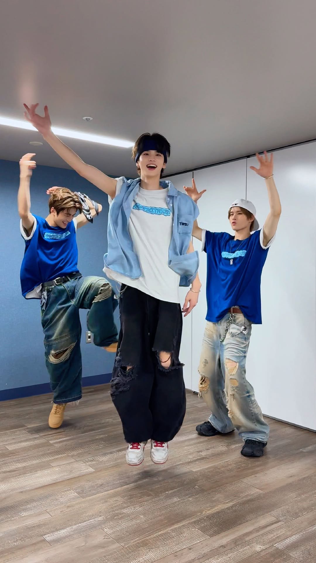 tws_pledis 게시물 이미지: 日本ツアー終了! 42 ありがとうございます💙
#TWS #투어스 #247WithUs