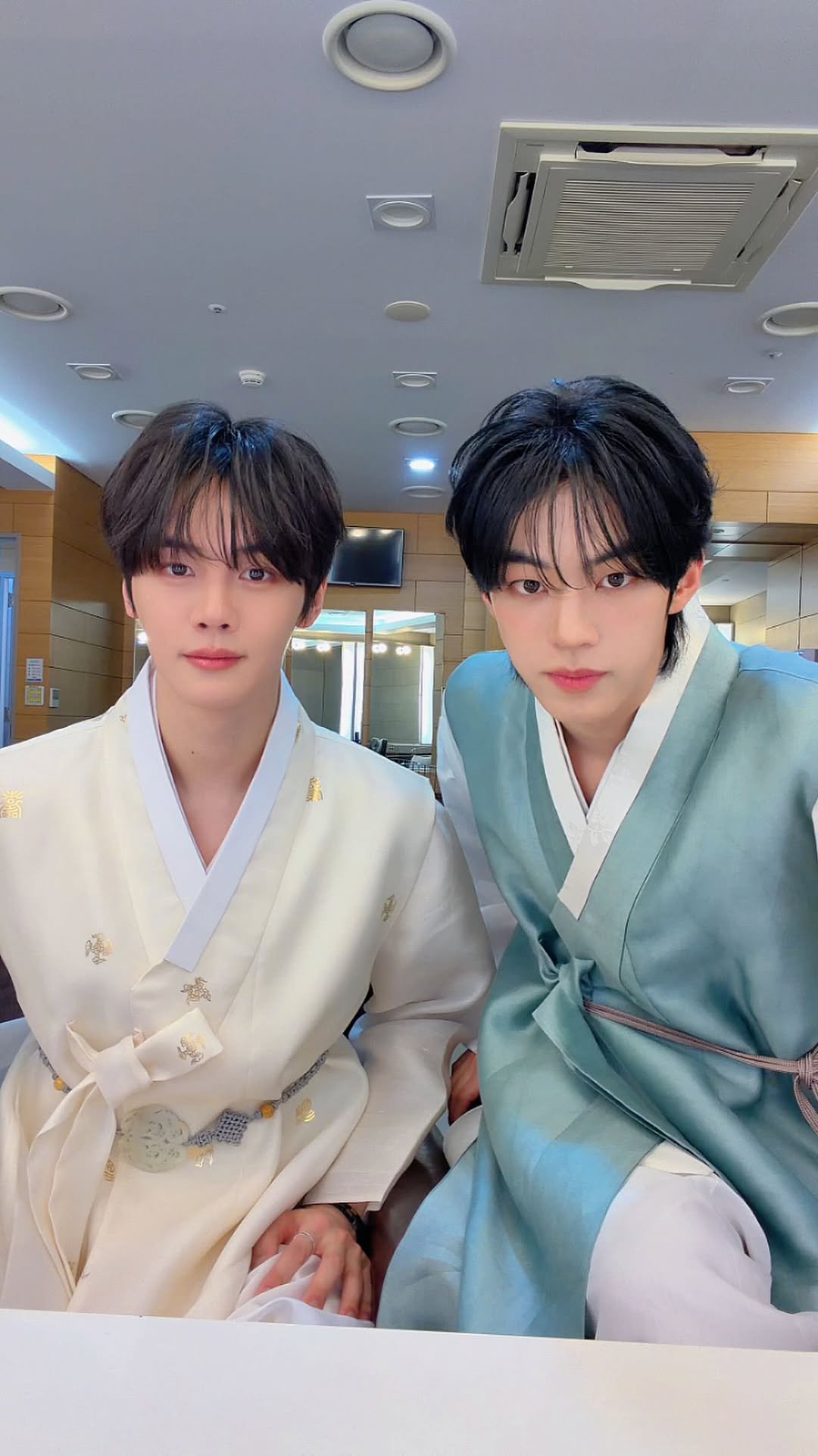 tws_pledis 게시물 이미지: #ZEROBASEONE #김규빈 님과 #다시만난오늘 💫

#TWS #DOHOON