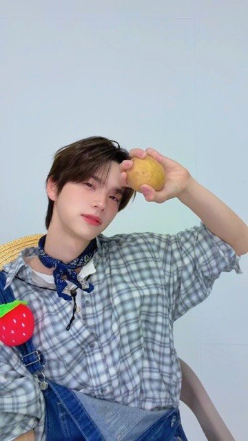 tws_pledis 게시물 이미지: 우리 집 감자 슥껄이에유🥔

#SHINYU #신유
#TWS #투어스 #247WithUs