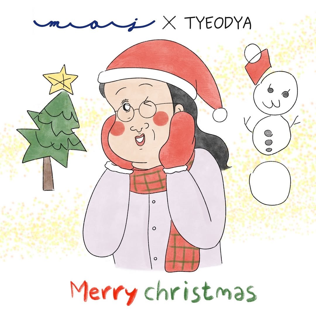 Photo shared by 텨댜 일상을 담은 인스타툰 on December 17, 2025 tagging @moj_mvmt. May be an illustration of christmas tree, poster, card, snowman and text that says 'manj X Υ Merry christmas mas'.