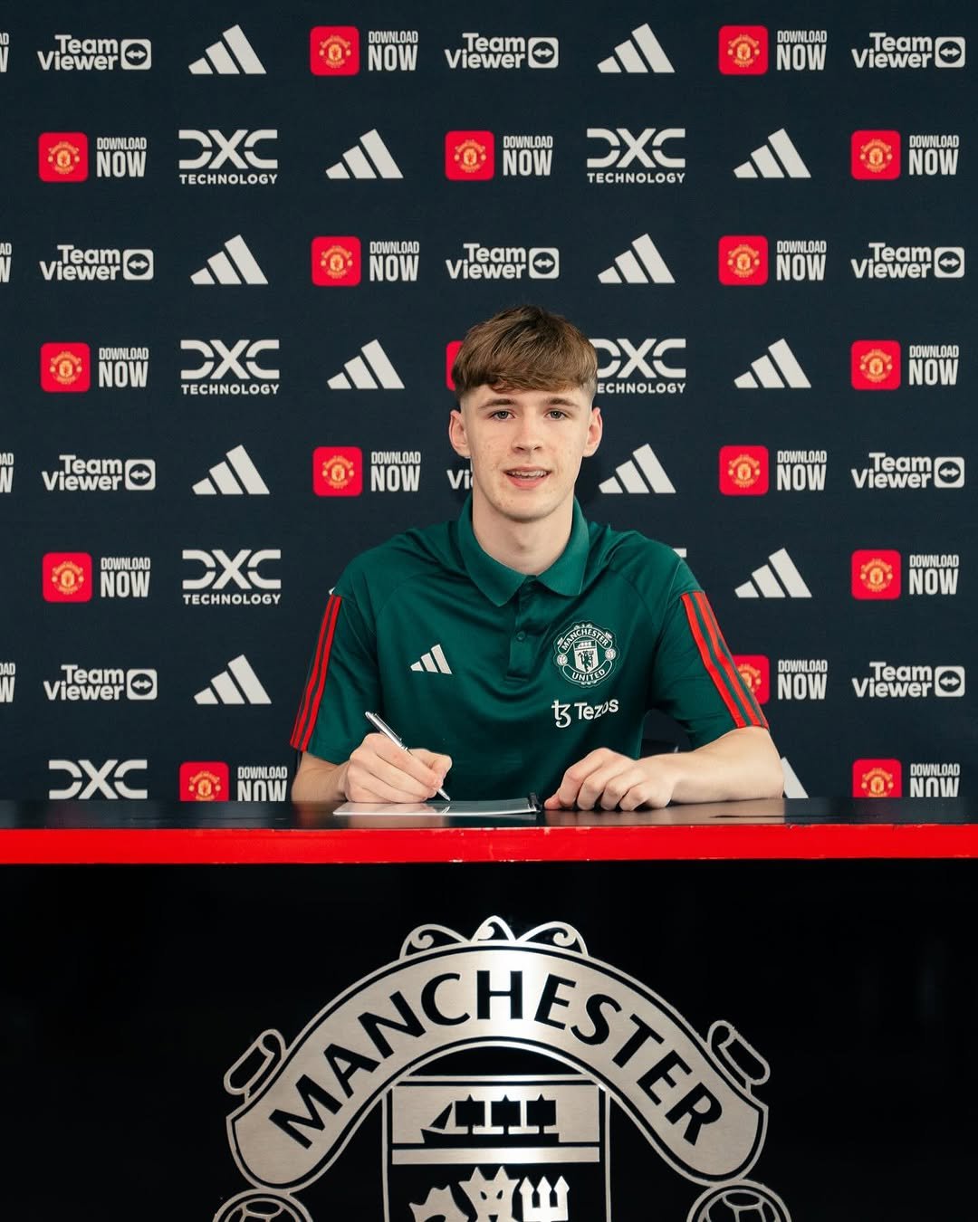tylerfletch24 게시물 이미지: Proud to sign my first professional contract...
