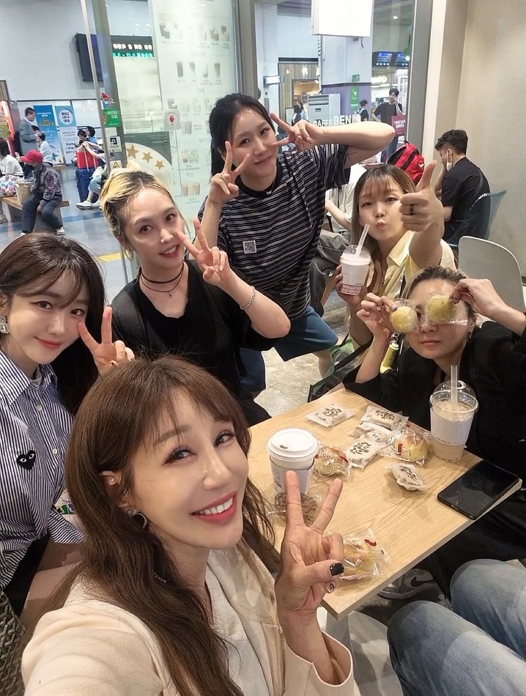 u.bi_ 게시물 이미지: 모두 사랑해용💗