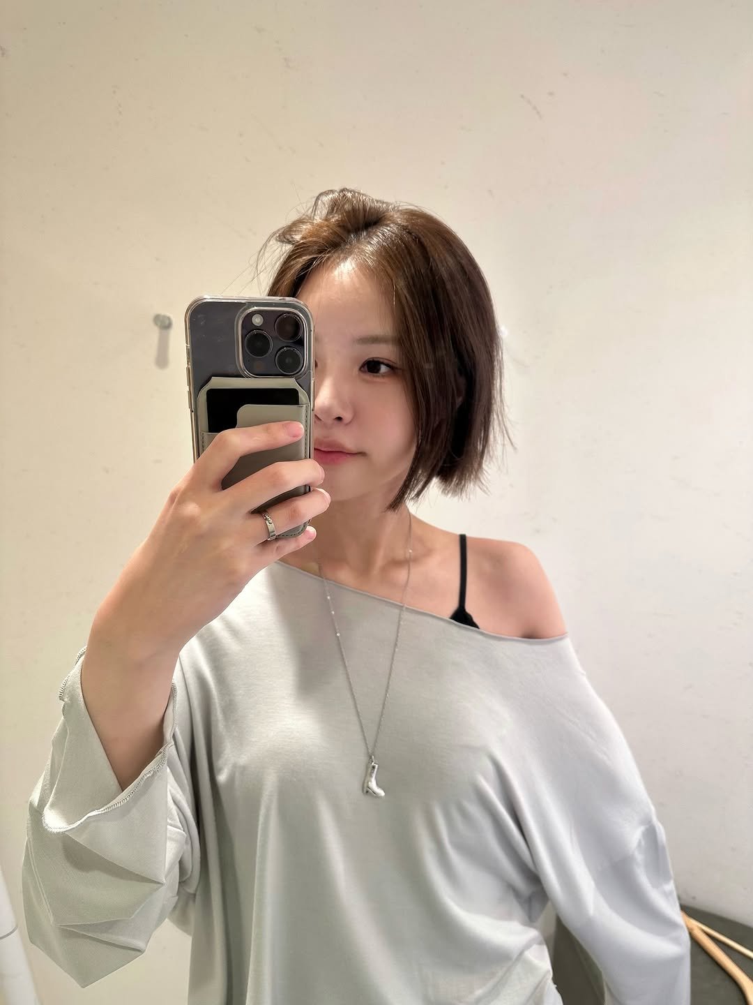 Photo by 재유JEYU on August 15, 2025. May be a selfie of 1 person, hair, top, mirror and text.