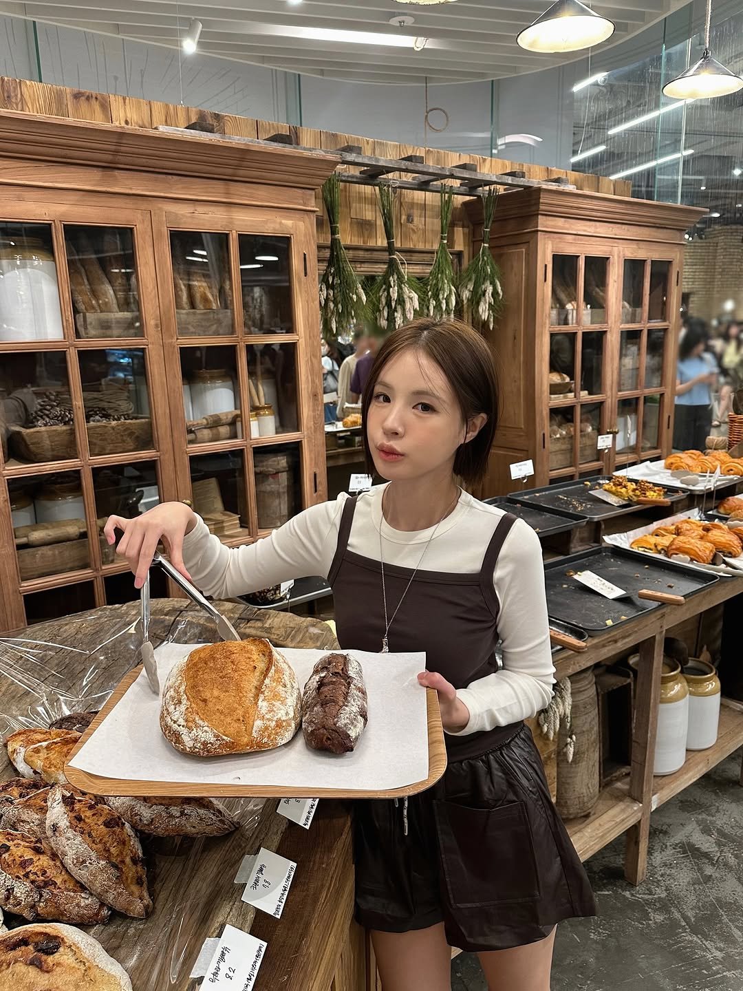 Photo shared by 재유JEYU on August 23, 2025 tagging @rebread_bakery. May be an image of 2 people, baguette, pie, bagel, croissant and text.