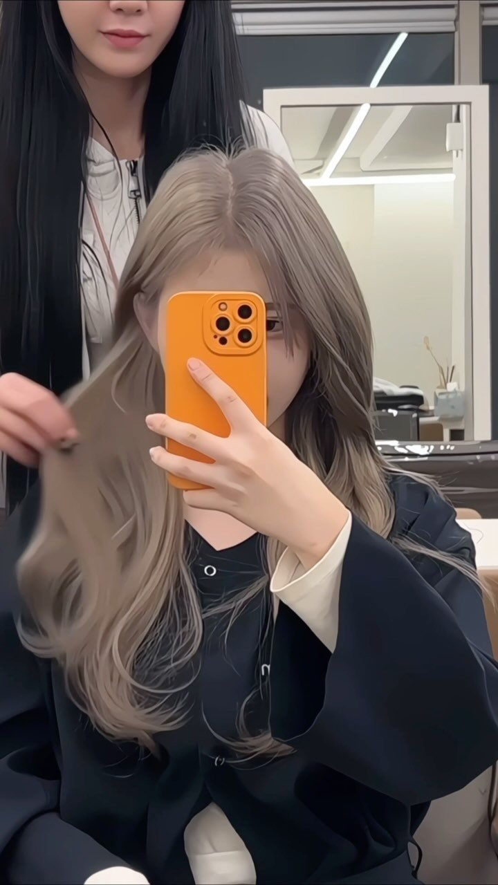 u.n.room 게시물 이미지: 티 안나고 자연스러운🩷

배김없이 편안한 유앤룸 붙임머리🩵

요즘 추운 날씨에도...