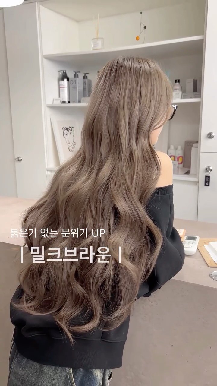 u.n.room 게시물 이미지: 밀크브라운붙임머리
 
 
오묘한 매력이 있는 베이지브라운 
브라운인듯 베이지한...