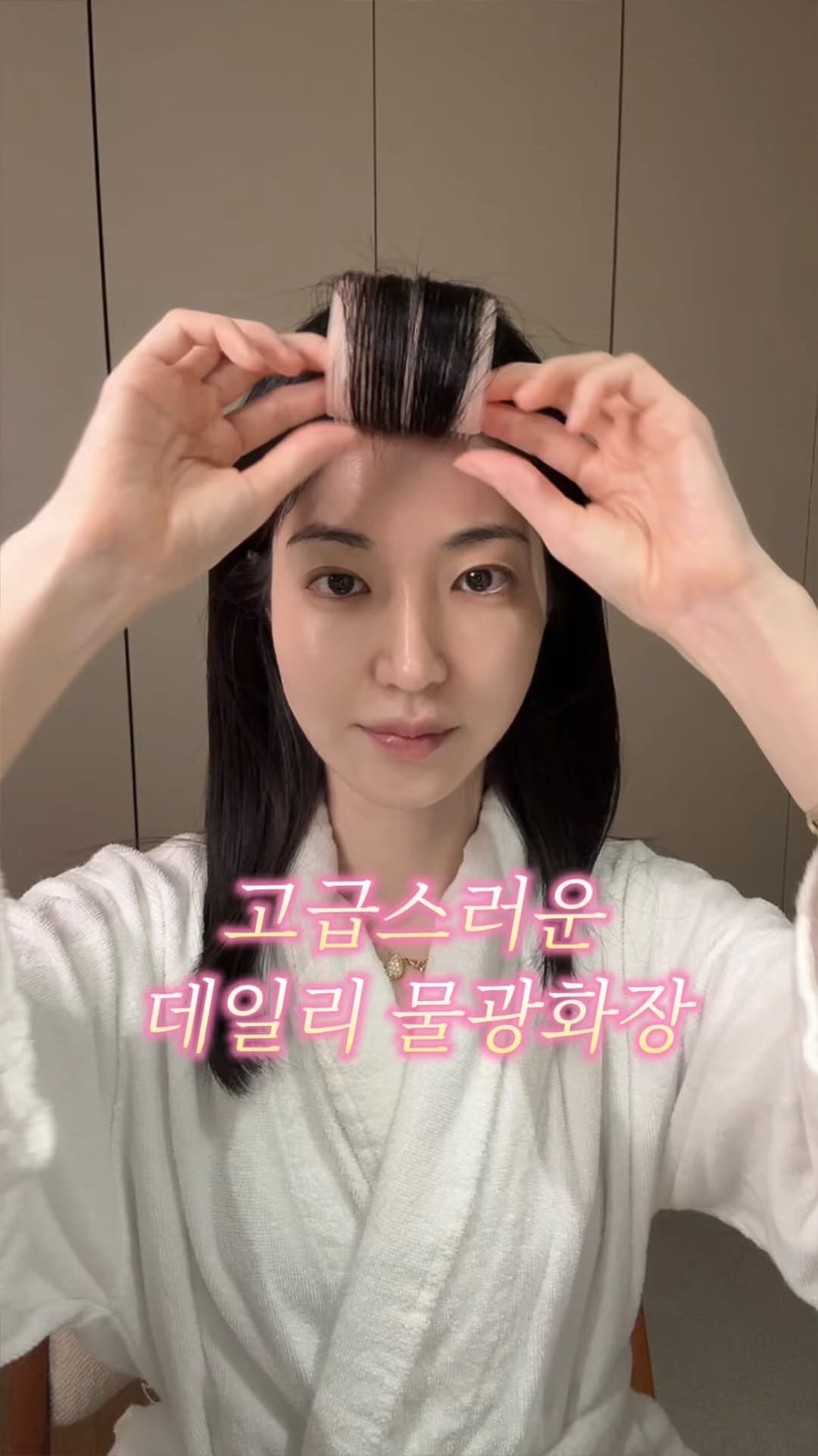 u_yaksa 게시물 이미지: 나이들수록 
화장을 진하게 하는 것보다 
피부 좋아보이게 화장하는 게
훨씬 더...