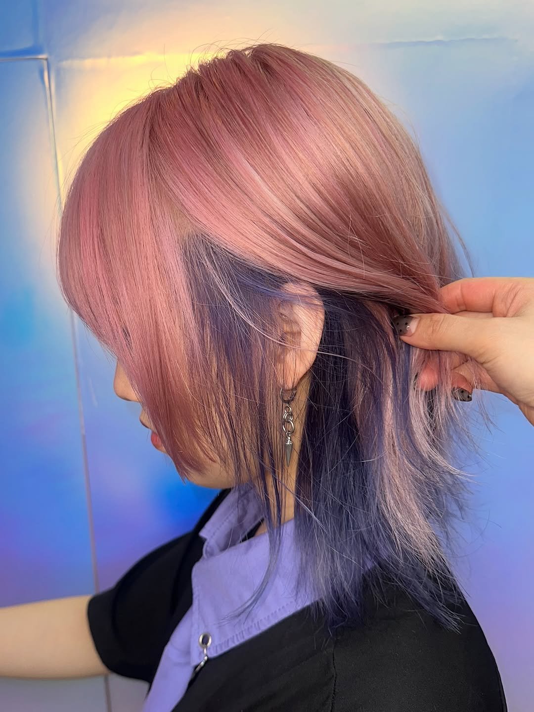 Photo by 홍대미용실 우아한헤어 연남점 나라 부원장 | 홍대탈색 홍대솜브레 홍대염색 옴브레 디자인탈색 전문 on October 13, 2025. May be an image of one or more people, blonde hair and text.