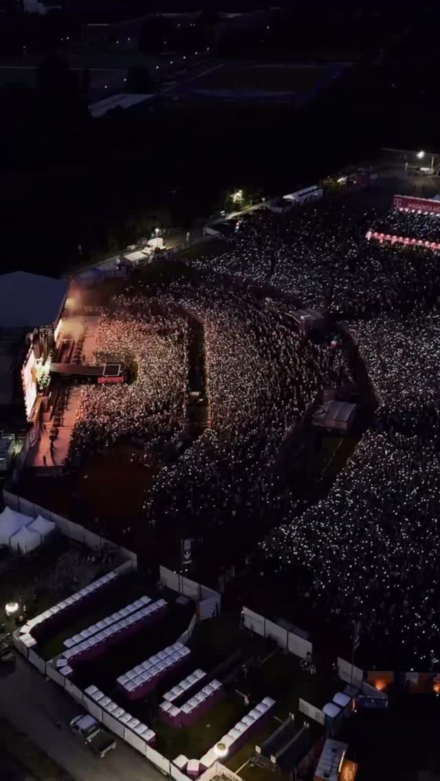 uarmyhope 게시물 이미지: HOBIPALOOZA magic from above 🪄💜

#lollaberlin...