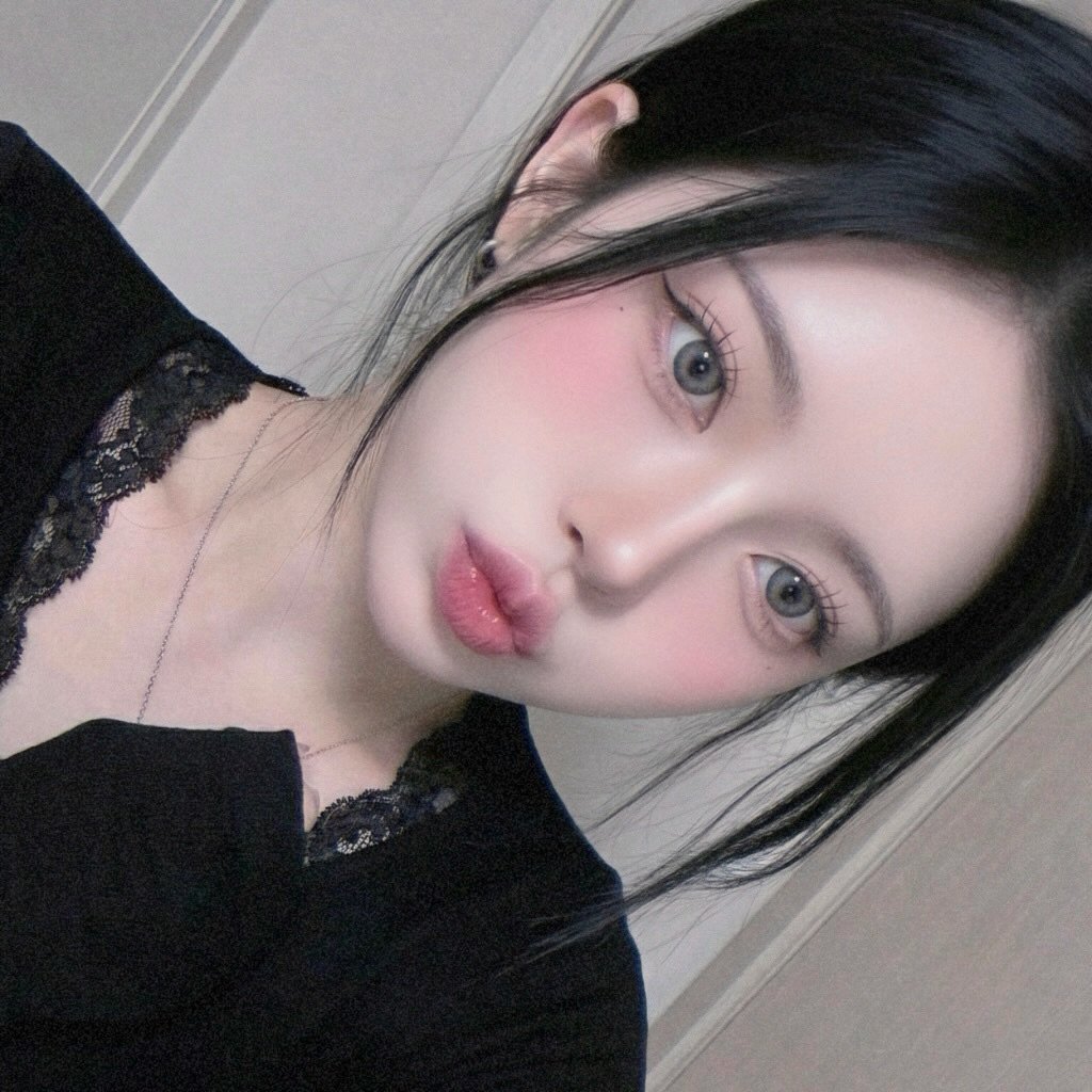 Photo shared by 유빈 on February 19, 2026 tagging @ulineclinic_review. May be a selfie of one or more people, hair and text.