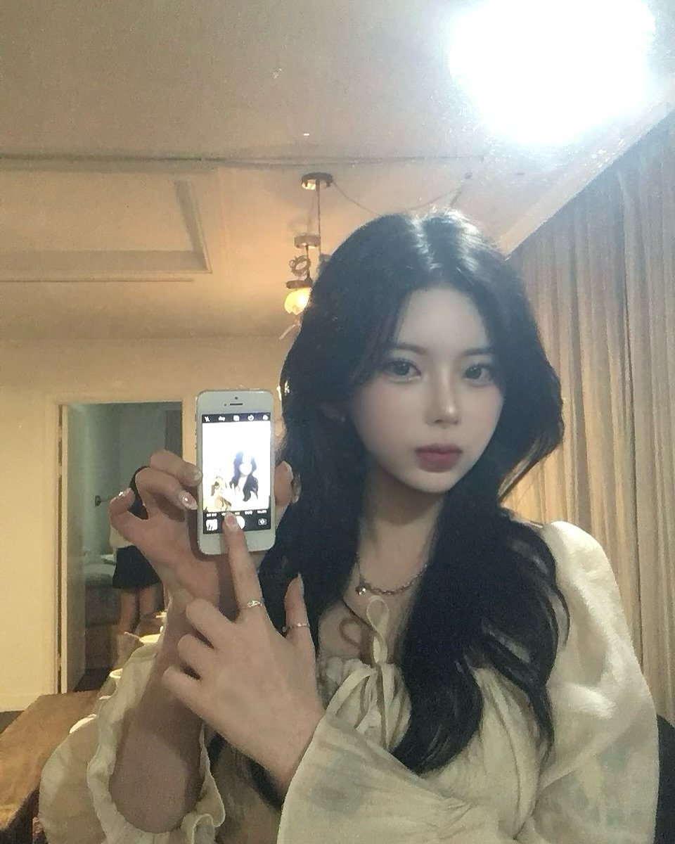 Photo shared by 유빈 on February 17, 2025 tagging @coringco_official.