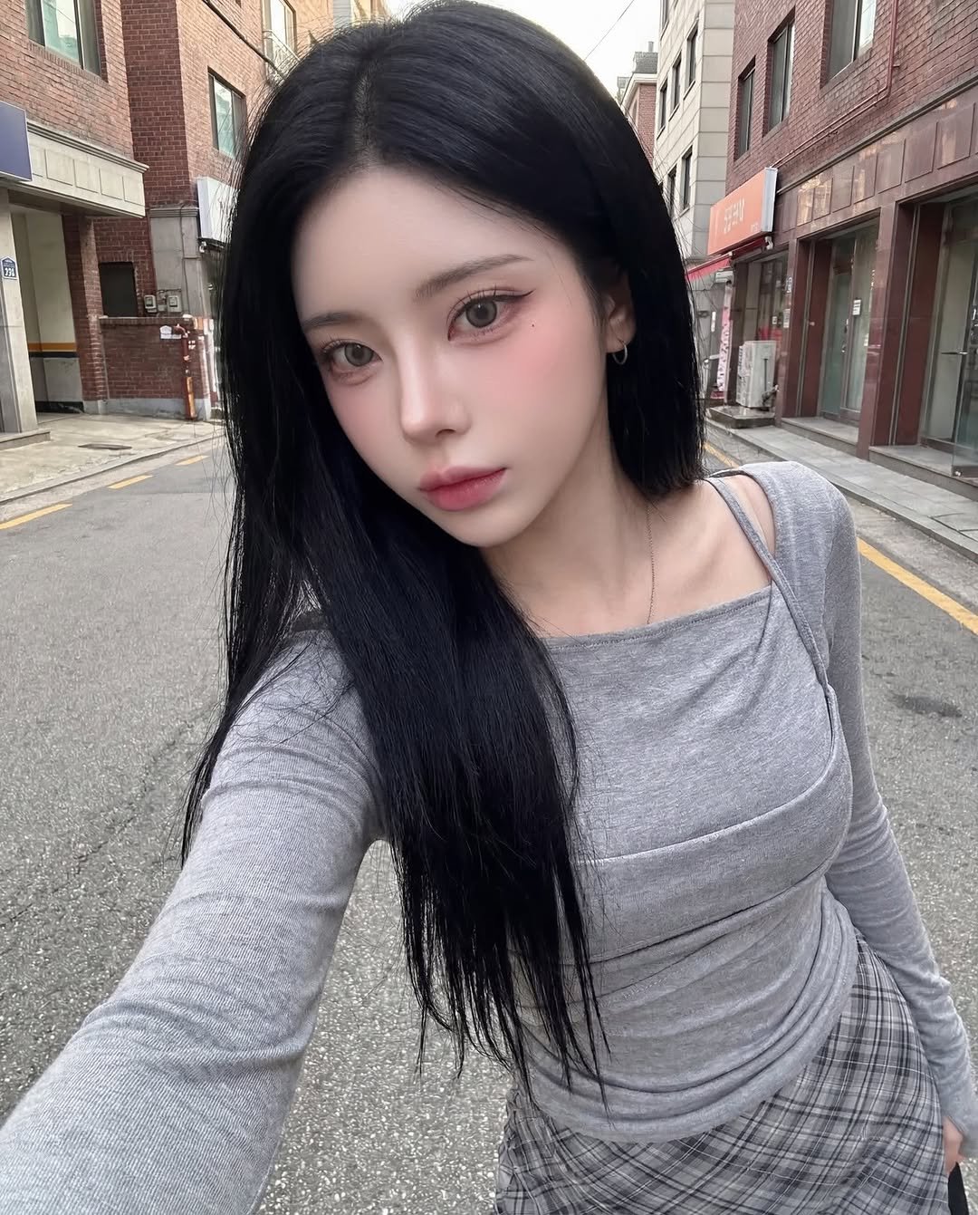 ub_dubi 게시물 이미지: 나랑 놀아 🩶
@flareup_official