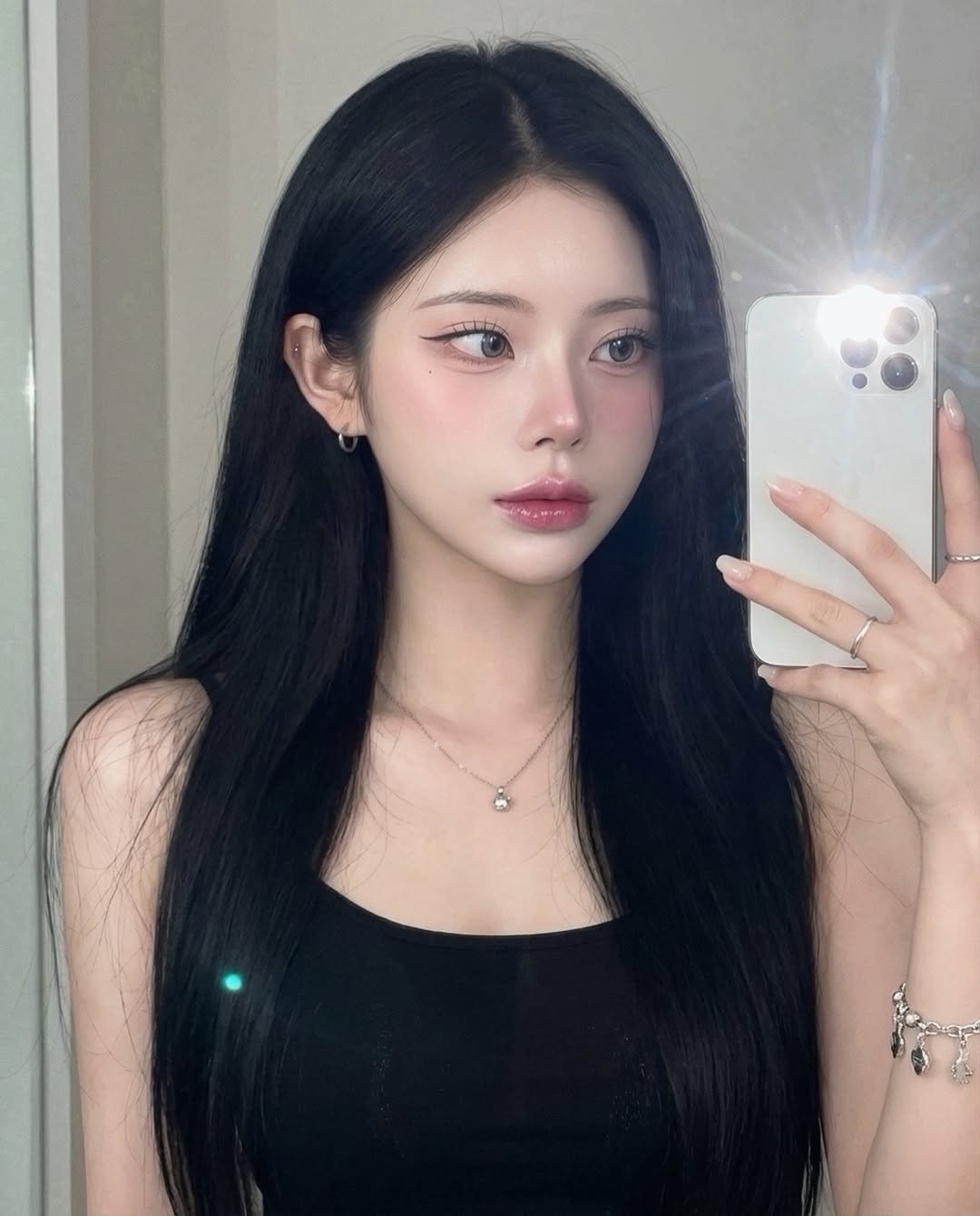 Photo by 유빈 on February 16, 2026. May be a selfie of one or more people, long hair and text.