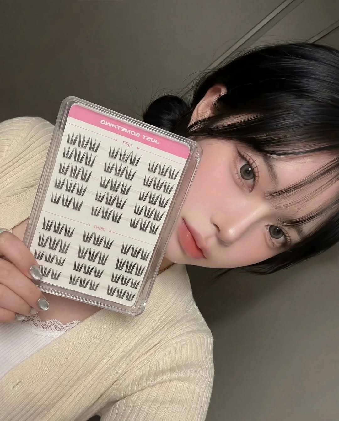 Photo shared by 유빈 on April 28, 2026 tagging @justsomething_official. May be an image of ‎one or more people, hair, makeup, binder and ‎text that says '‎BиHTamoa иH WAIA raO ععم TaUL WAIAM AM WAWA WAAM WAM WAIAI VAA MAЛy WIAW WAWW WAM WWA MAA WAW WA WIA เ VAAM WЛИ WMAW MЛm wWW WA WAW MЛWW WW/ WW/M‎'‎‎.