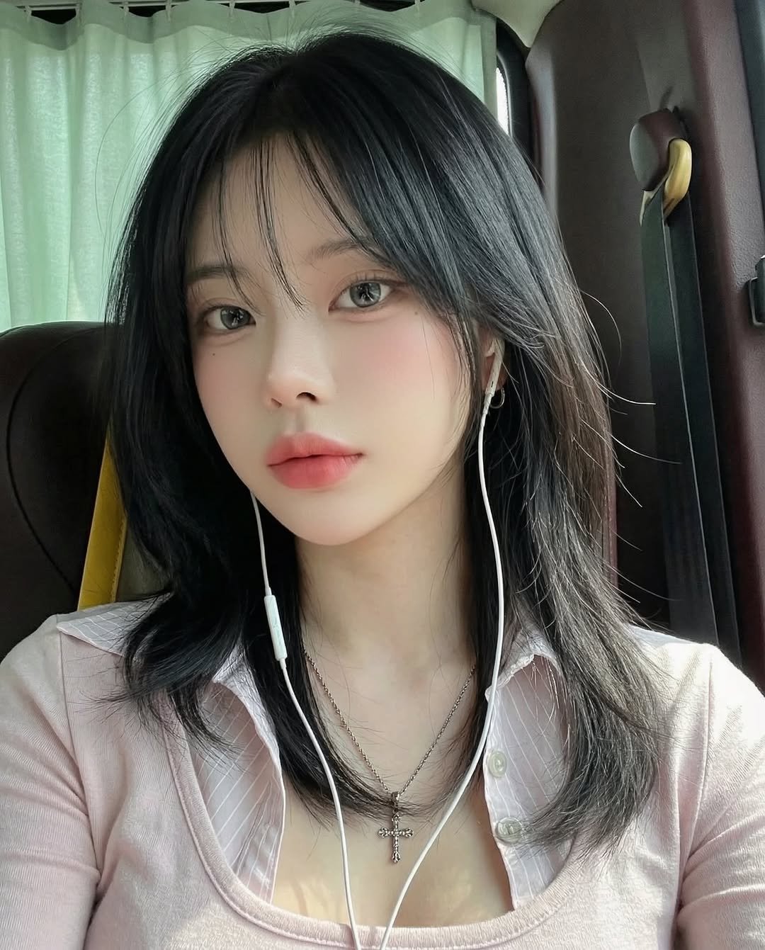 Photo shared by 유빈 on April 26, 2026 tagging @beautycam.kr. May be a selfie of one or more people, hair and text.