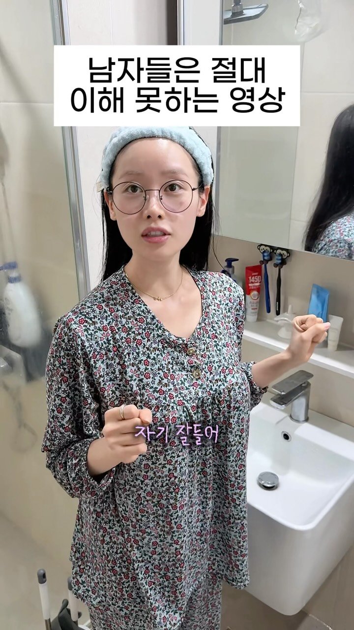 uccouple 게시물 이미지: ㅋㅋㅋㅋㅋㅋㅋㅋㅋㅋㅋ
이유는 모르겠지만 쓰면 많이 혼날것 같다!
나는..
#커플일상...