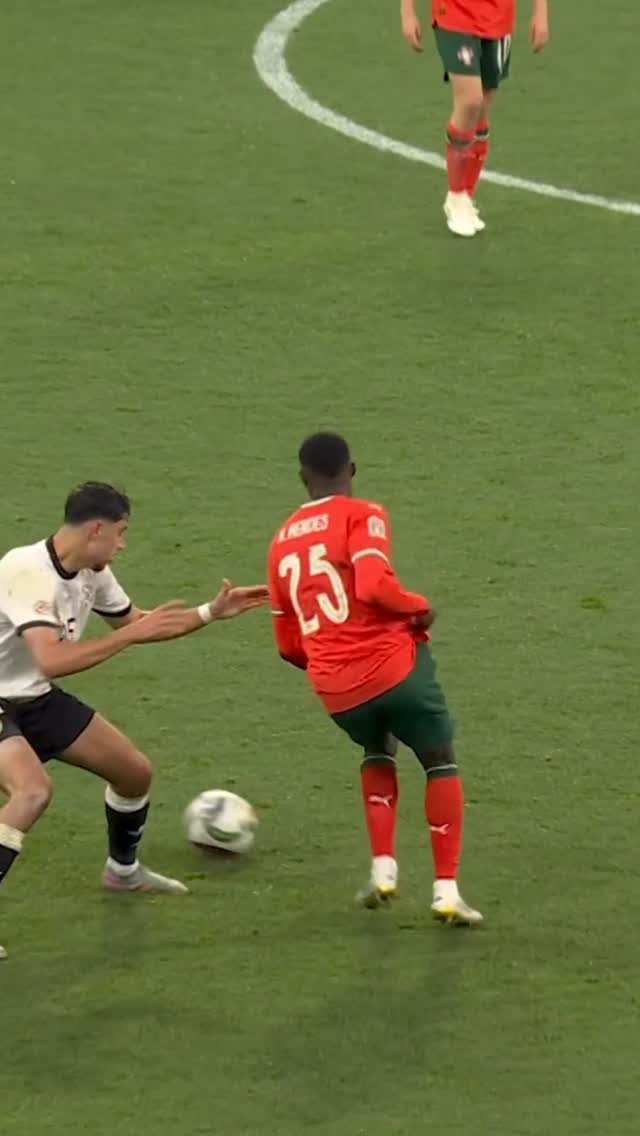uefaeuro 게시물 이미지: Nuno Mendes 🤝 Cristiano Ronaldo