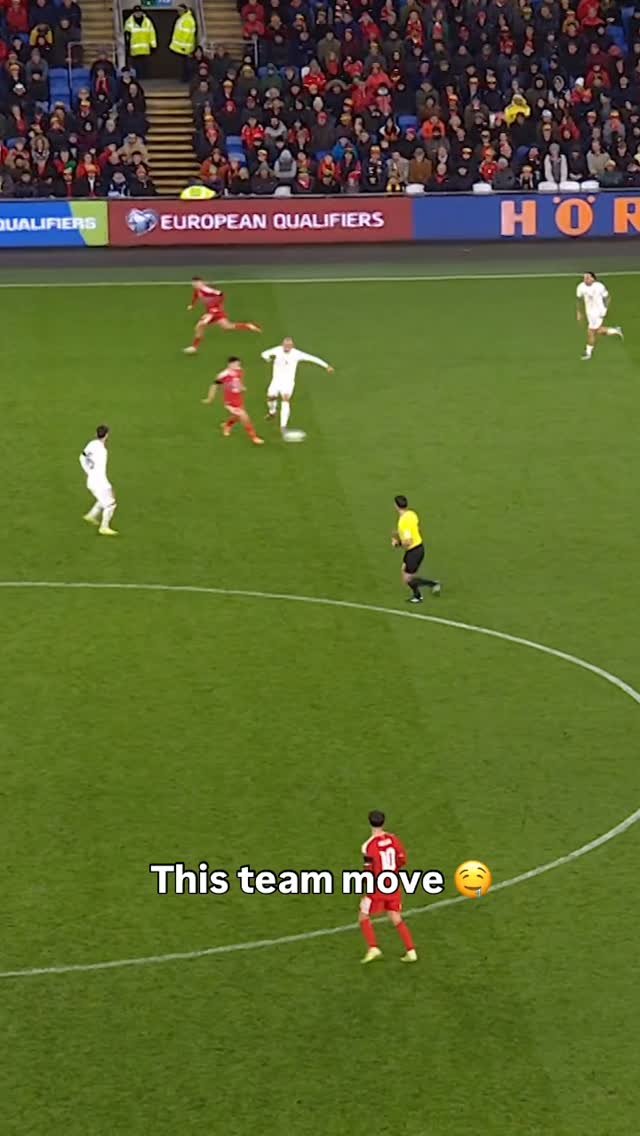 uefaeuro 게시물 이미지: The Harry Wilson backheel assist 😍