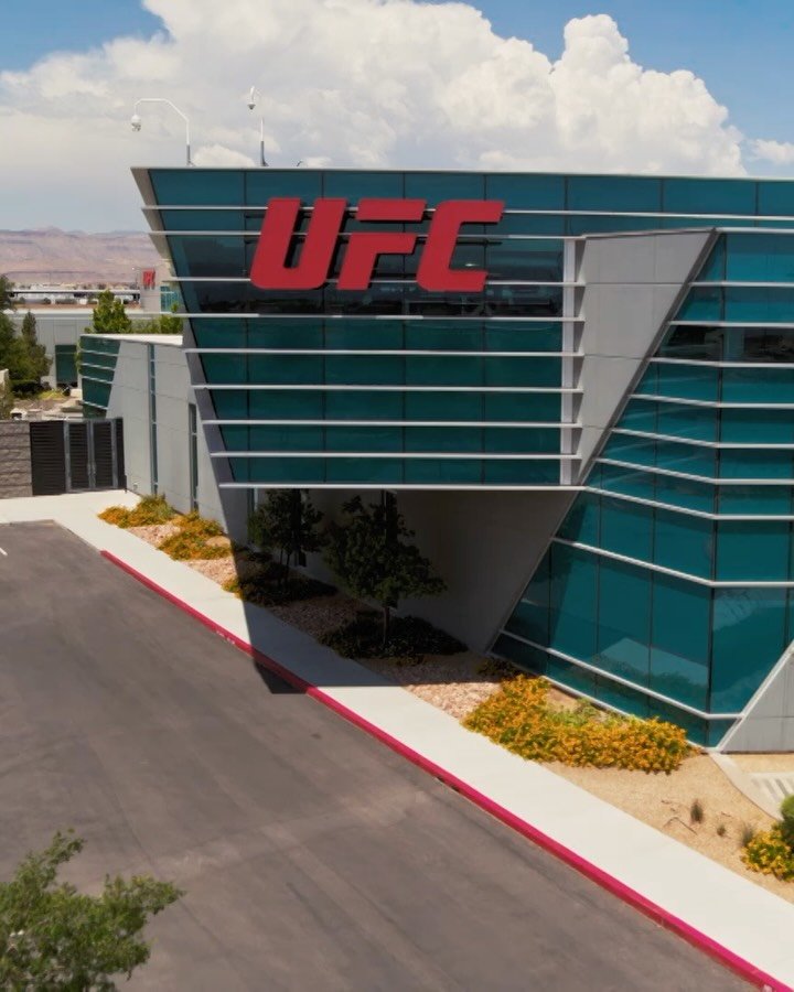 ufc 게시물 이미지: Making history once again 👏

See how the...