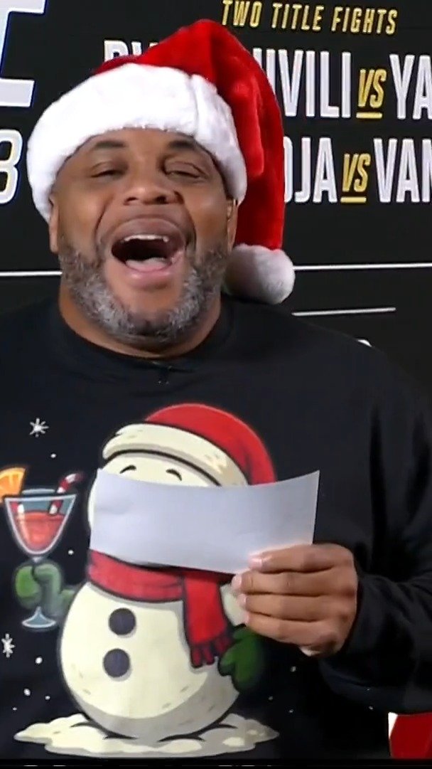 ufc 게시물 이미지: Singing you to sleep with the voice of @DC_MMA 🎶