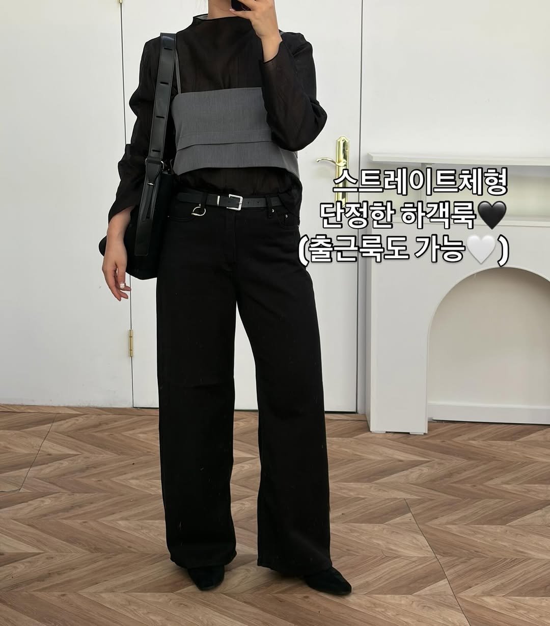 Photo by 어글리디어 l 스트레이트체형커버👖부츠컷데님, 노보정맛집 on January 15, 2026. May be an image of clothes hanger, belt, turtleneck, parka, top and text that says '스트레 스트레이트체형 트체 단정한 단정한하객룩 하객룩 (출근룩도 가능 ) WMM'.